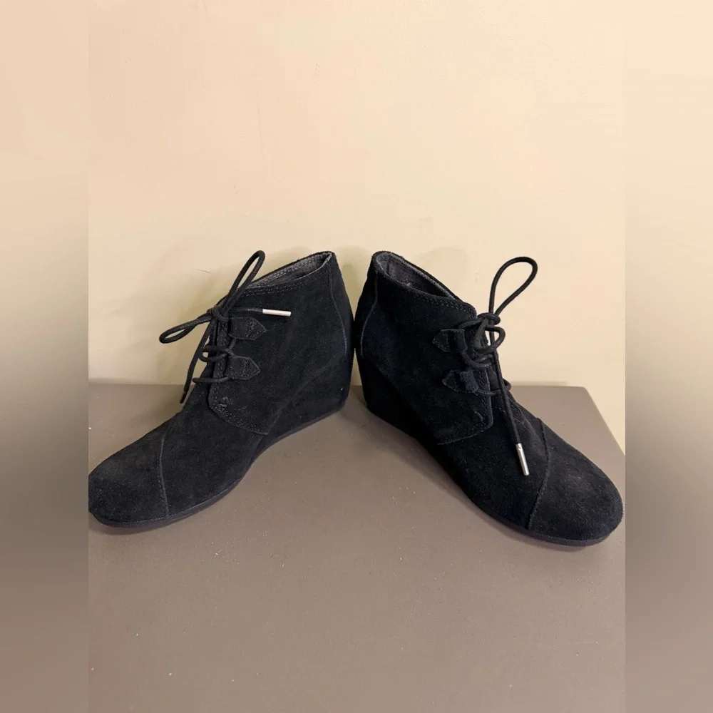 Women’s Toms Black Suede Wedge Ankle Boots